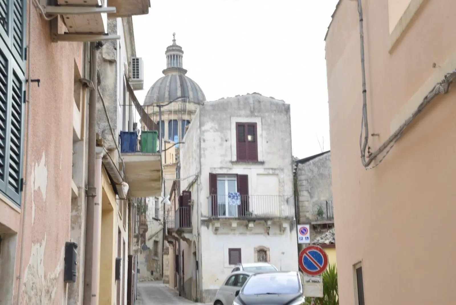 A Rua Camera Con Bagno Privato Vicino Al Duomo Ragusa Italy