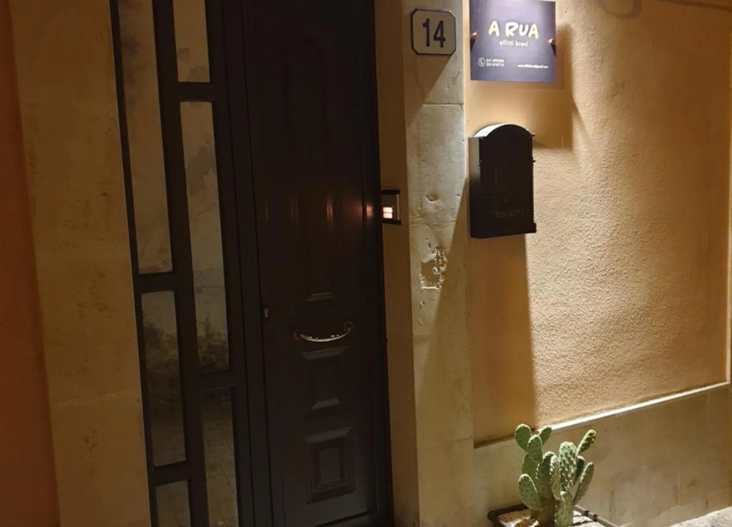 A Rua Camera Con Bagno Privato Vicino Al Duomo Ragusa 0*,